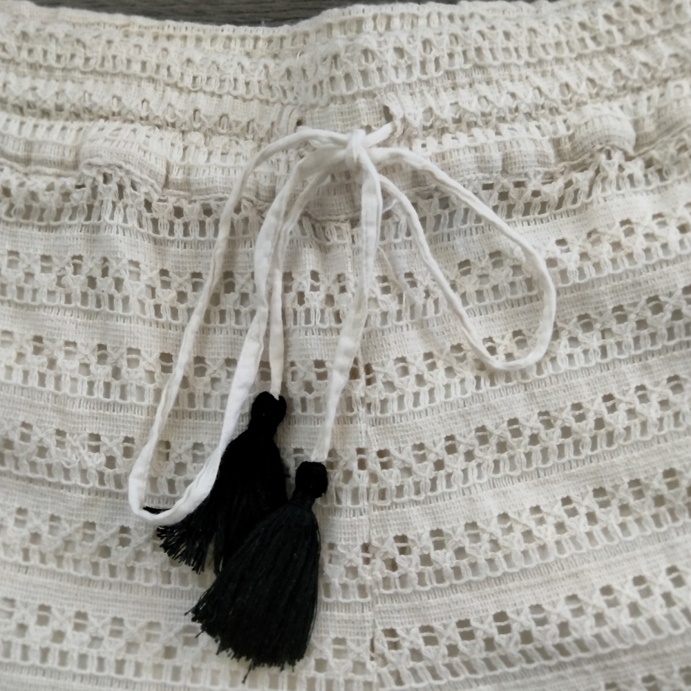 Zara Ivory White Lace Crochet Shorts W/ Pockets Size XS Elastic Waist Lined - Picture 3 of 15